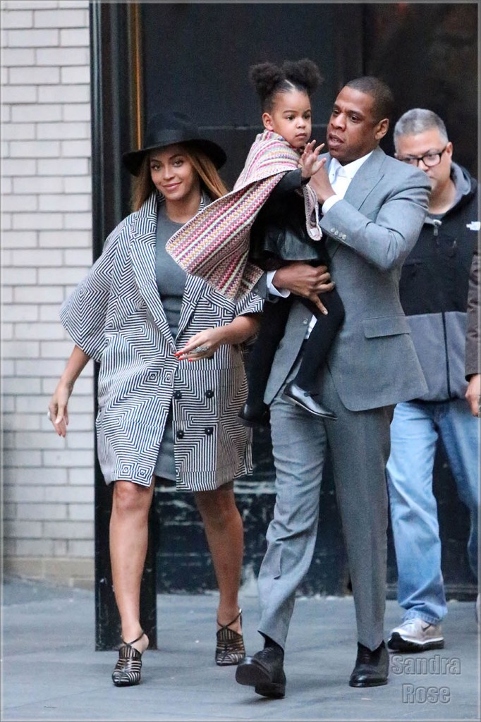 Beyonce-and-Jay-Z-attend-Annie-premiere3-INF