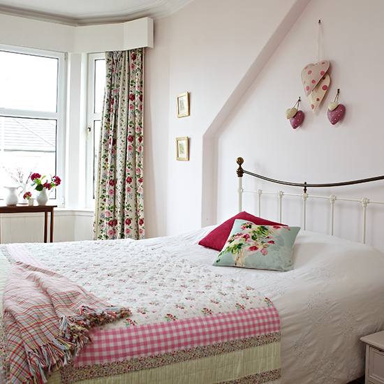 Pale-pink-bedroom-with-floral-accents-Style-at-Home-Housetohome.co.uk